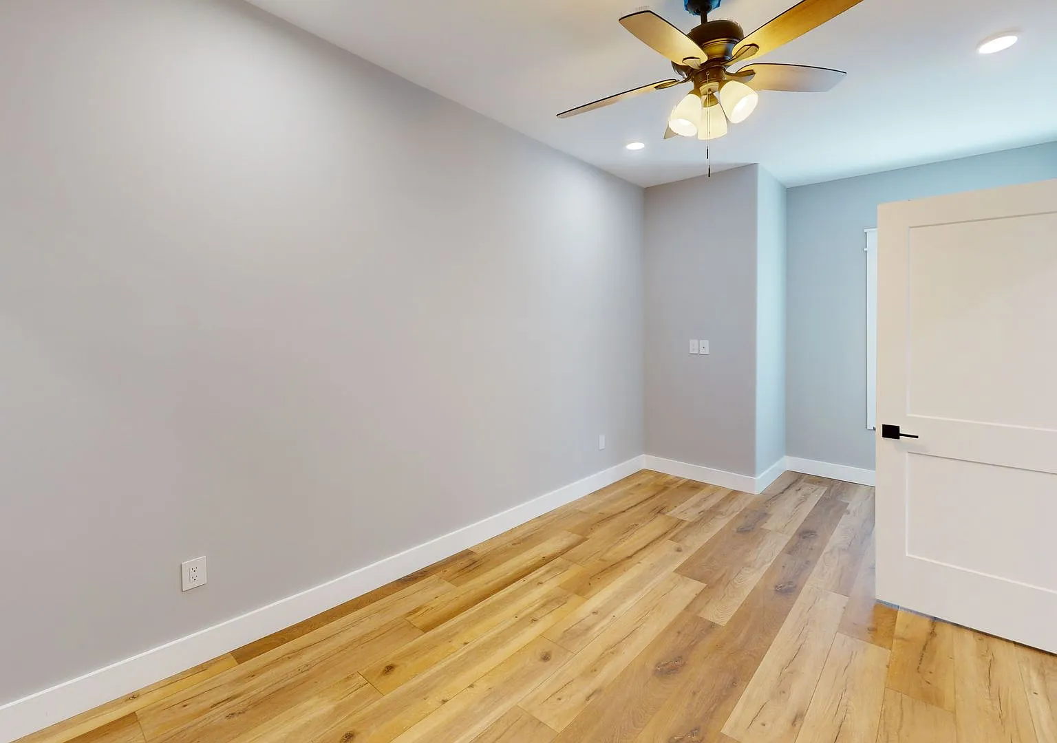 Waitlist for Aug2027Jul2028 Now Open! |4BR 4BA New Off Campus Housing Near UTK — Photo 2