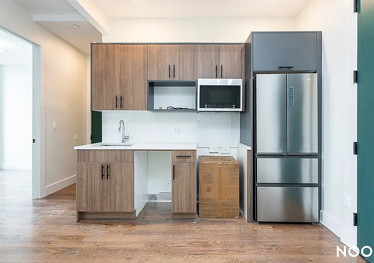 317 Franklin Ave #2R — Photo 5