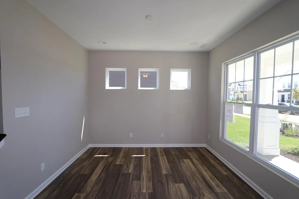 Entry Way Room - 6965 Sablecliff Way