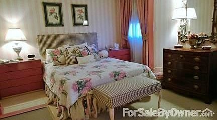 Beautiful Master Bedroom
						:
						With Seating space and 2 Windows with a lovely green view