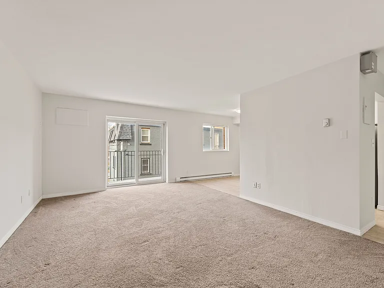 2255 University Ave W — Photo 12