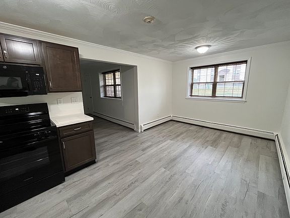 4th image of 2 Wood Rd #D1