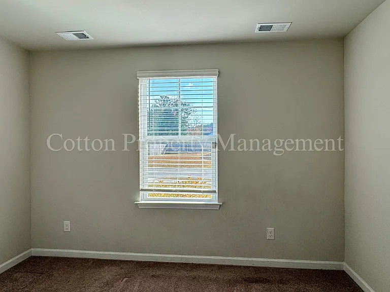 1114 Forest Glen Dr NE — Photo 10