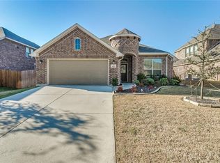 609 Ravenwood Dr, Saginaw, TX 76179