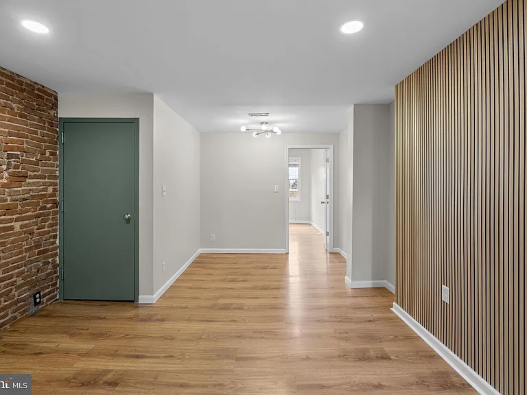 1305 Light St #2 — Photo 8