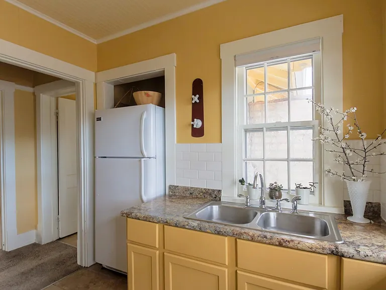 1326 Clark St #1 — Photo 17