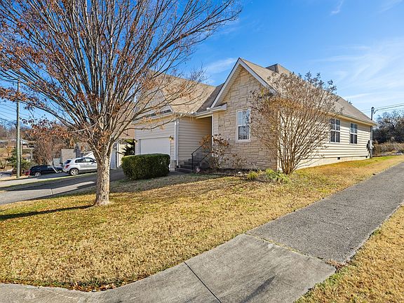 3rd image of 2025 Green Timbers Dr