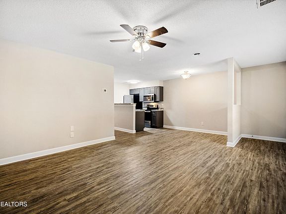 3rd image of 4426 Townhouse Way