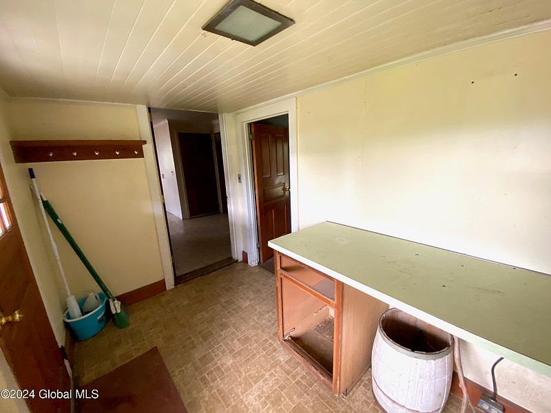 3rd image of 273 Sunnyside Road