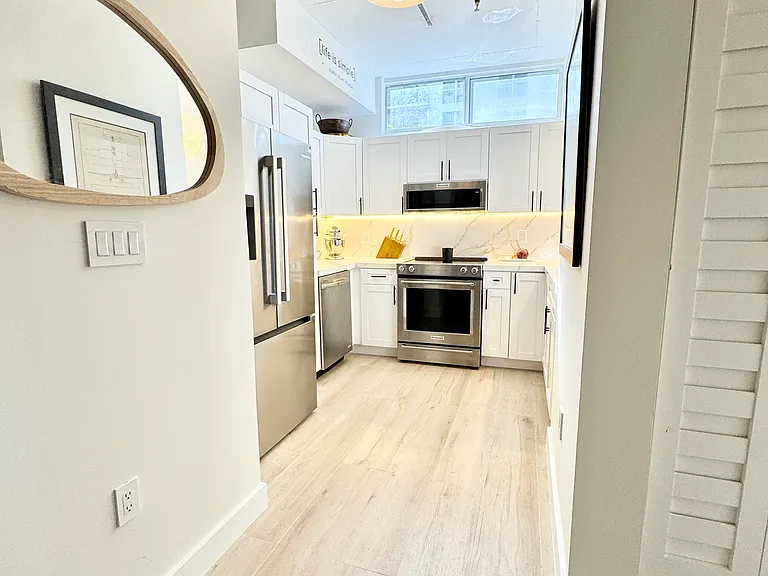 455 NE 25th St #401 — Photo 2