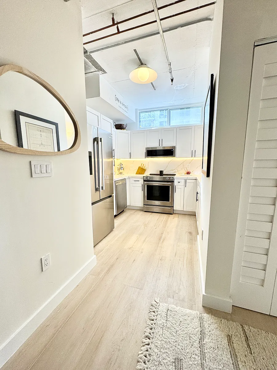Building Photo - 455 NE 25th St #401