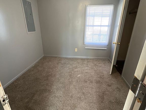 5th image of 4975 Owen St