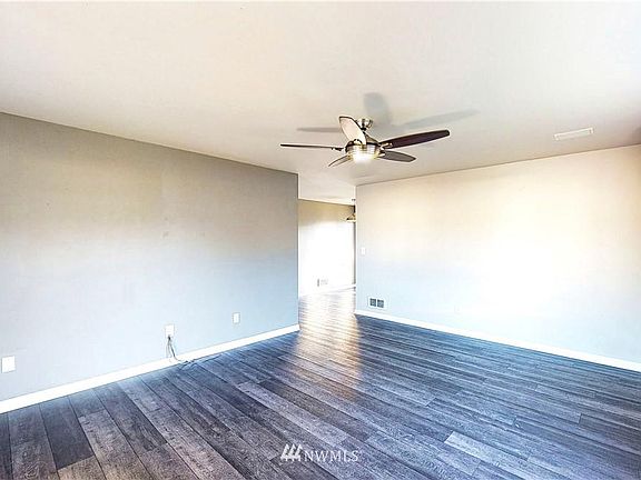 3rd image of 7720 274th St NW