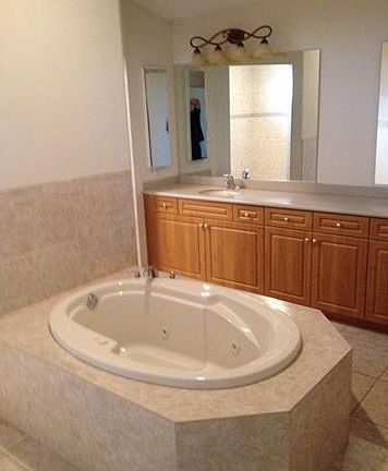 5th image of 1031 SE 5th Pl