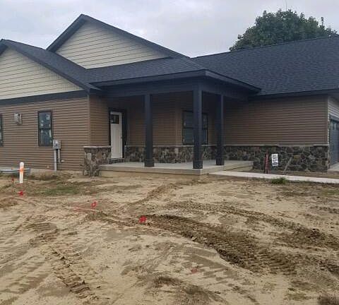 3rd image of 1664 Eagle Crest Dr