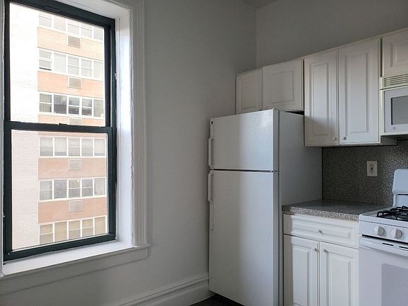 4th image of 66 W 9th St #61-2
