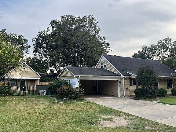 2nd image of 1005 Park Ln