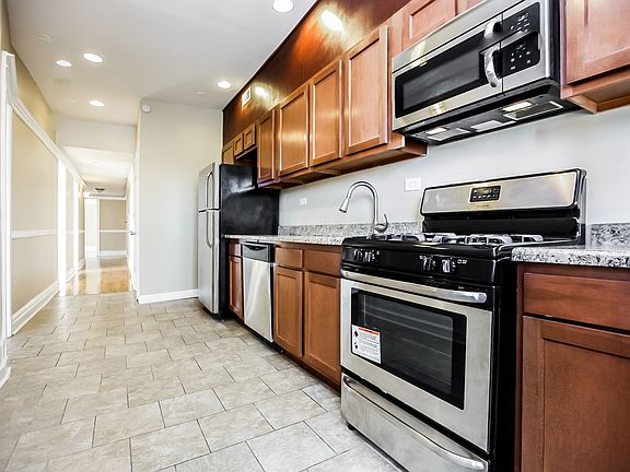4th image of 4139-41 S Indiana Ave #1S