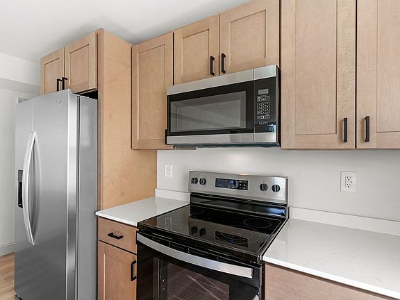 5th image of 630 Admiral St #1