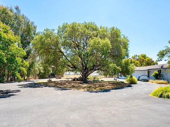 3rd image of 530 Oasis Drive