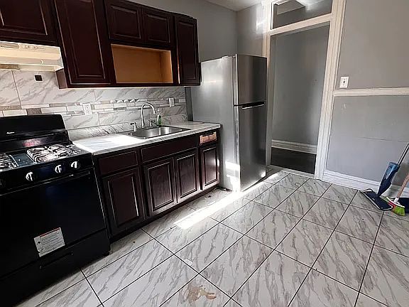 4th image of 216-218 Bloomfield Ave #12A