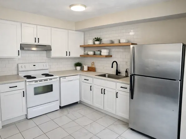 26 Mechanic St #1, Attleboro, MA 02703