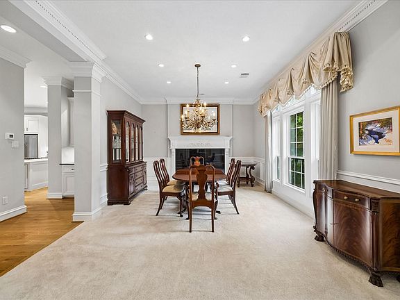 4th image of 15 Golf Links Ct