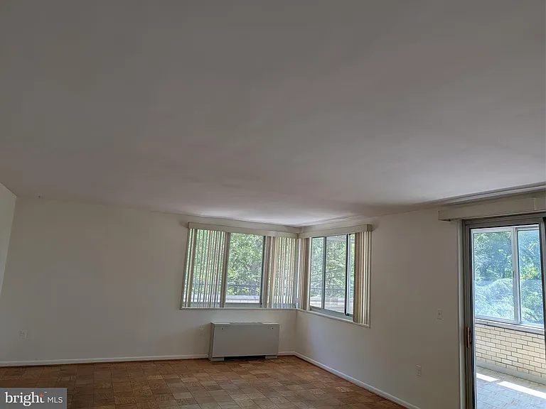 10401 Grosvenor Pl #310 — Photo 22