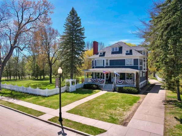 2115 Riverside Ave, Marinette, WI 54143