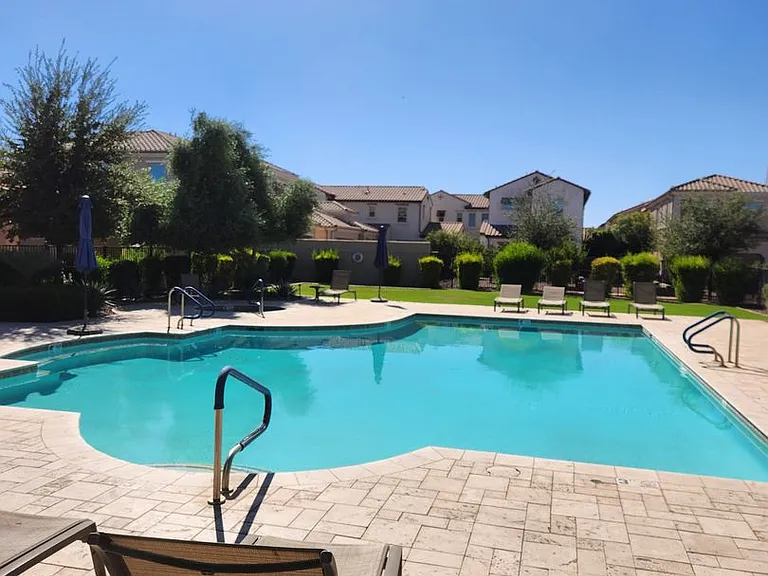 1913 W Grand Canyon Dr — Photo 3