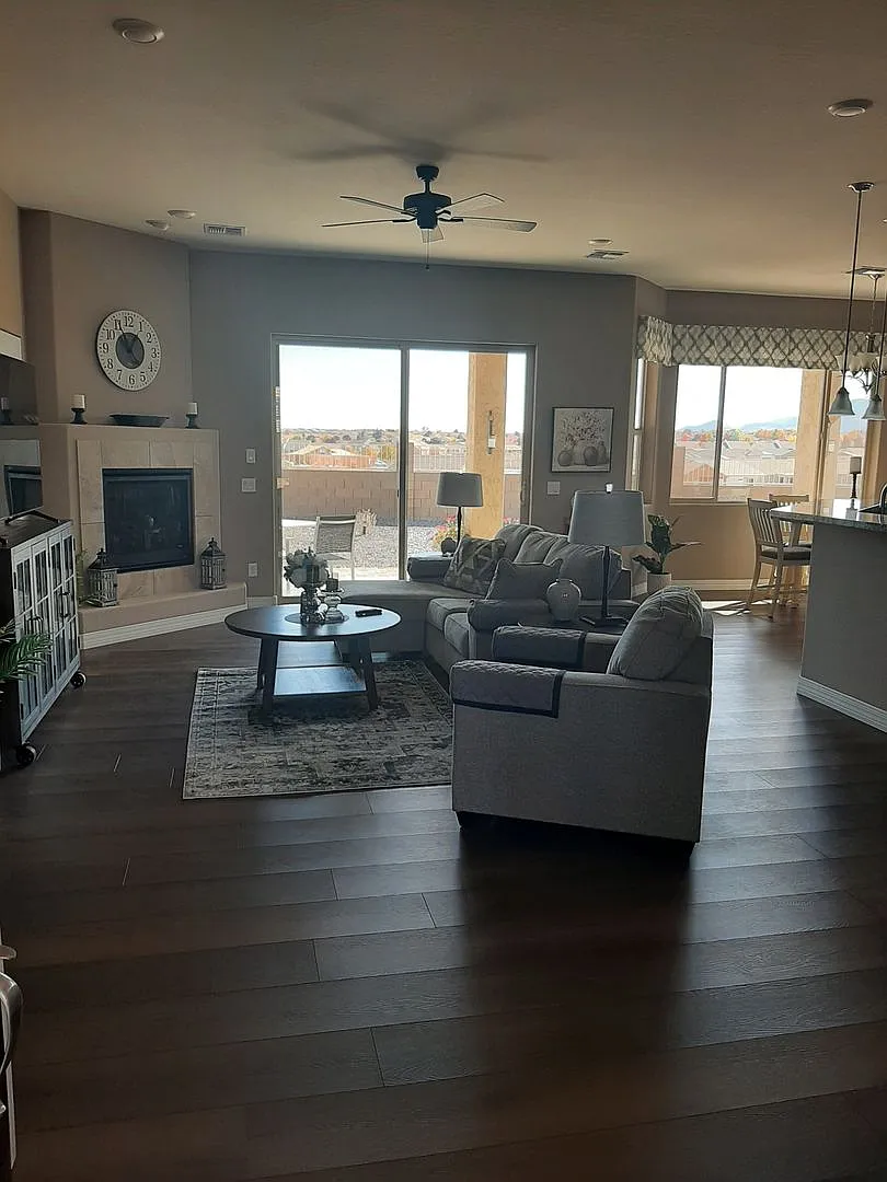 Beautifully 3 Bedroom Furnished Home In Granville — Photo 4