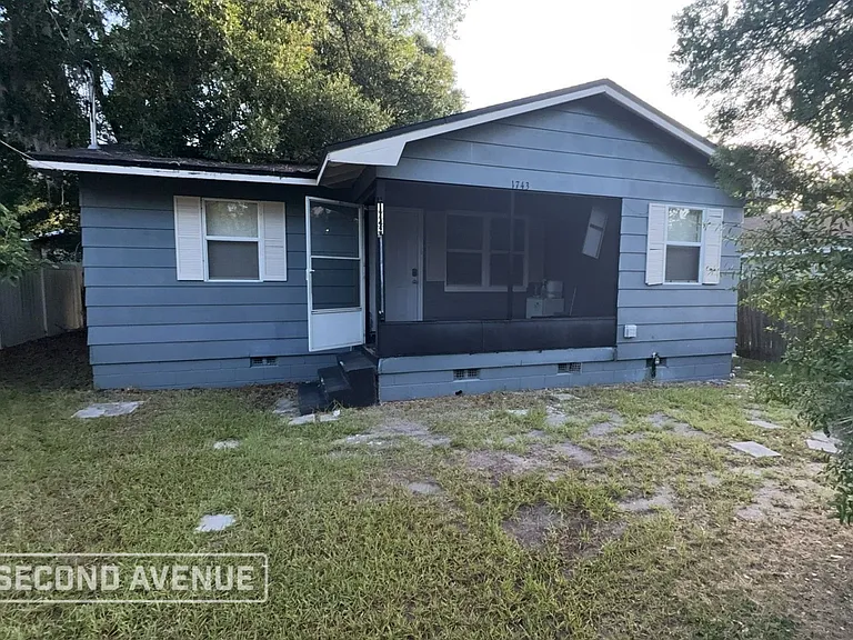 1743 E 27th St — Photo 1