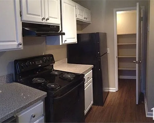 7580 La Fontaine Dr #B — Photo 3