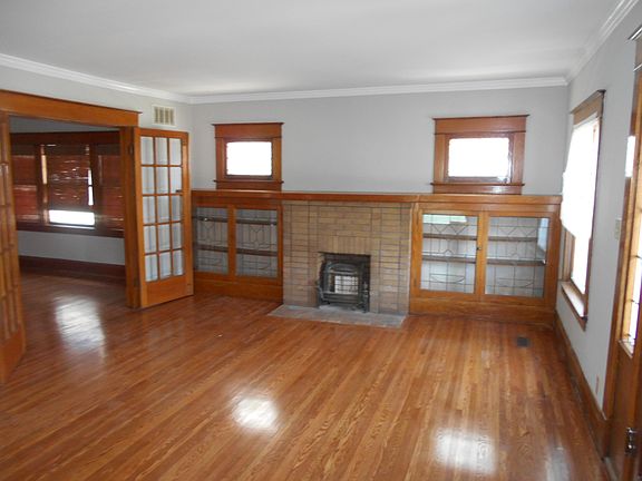 2nd image of 126 Lincoln Blvd