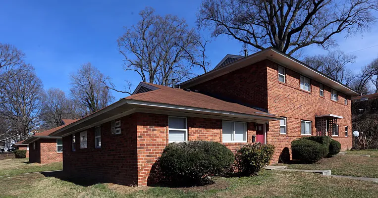 Lincoln Manor — Photo 1