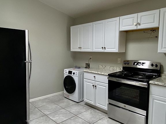 3rd image of 417 E Thoroughbred St #1
