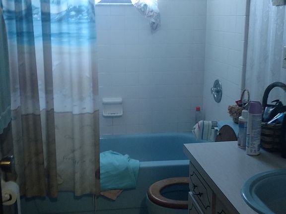 2nd image of 211 Gemwood Ct