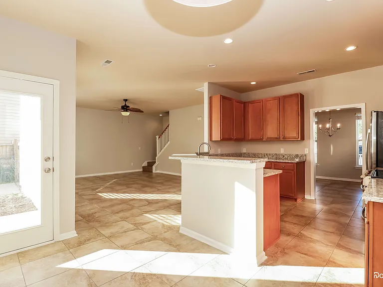 193 Avonshire Dr — Photo 5