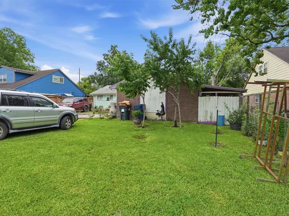 17014 Woodburn Dr, Houston, TX 77049