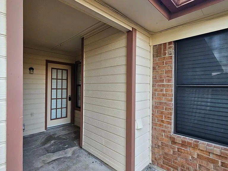 1402 Sheppard Ln — Photo 34