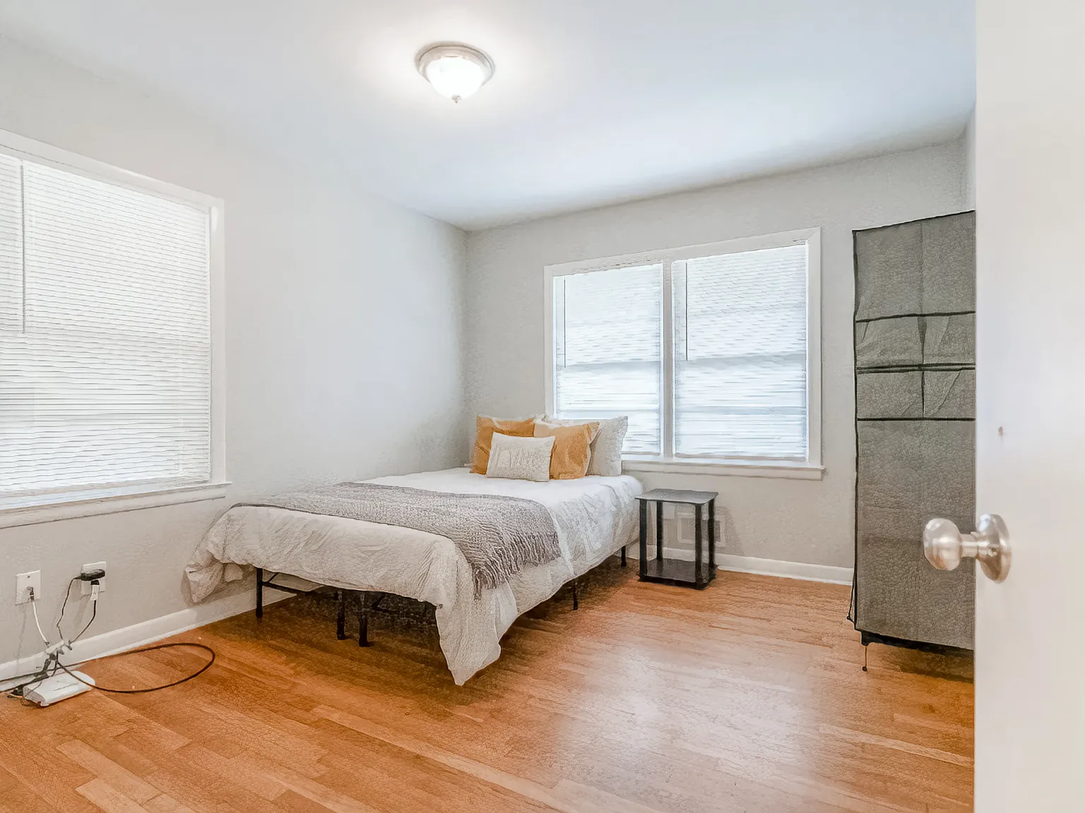 4 bed, 2.0 bath, 1912 sqft, $724 — Photo 2
