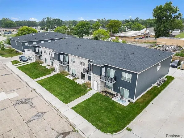 1251 E Woodward Heights Blvd #17, Hazel Park, MI 48030