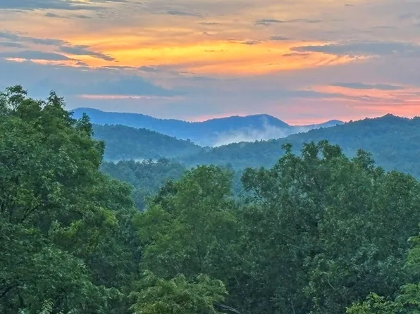 200 Oak Crest Dr, Morganton, GA 30560