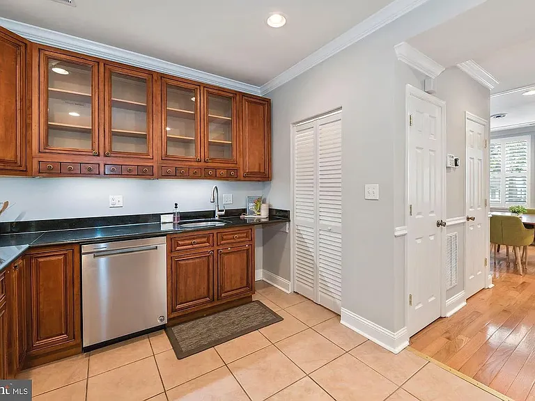 2219 Kearny St NE — Photo 9