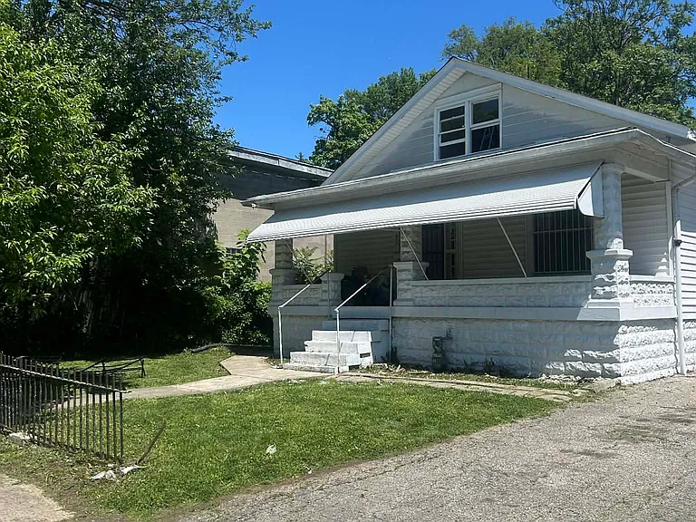 811 S 37th St — Photo 1