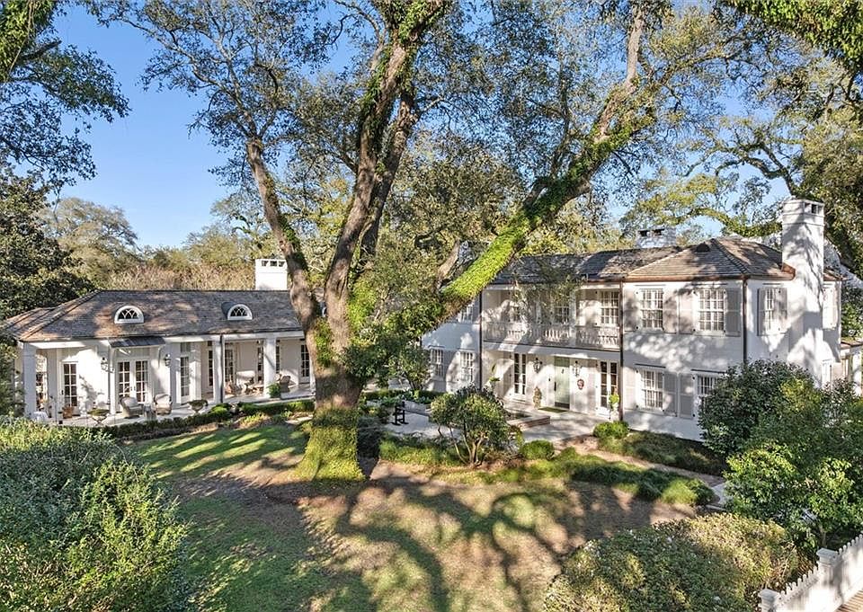 1st image of 2256 De Leon Ave