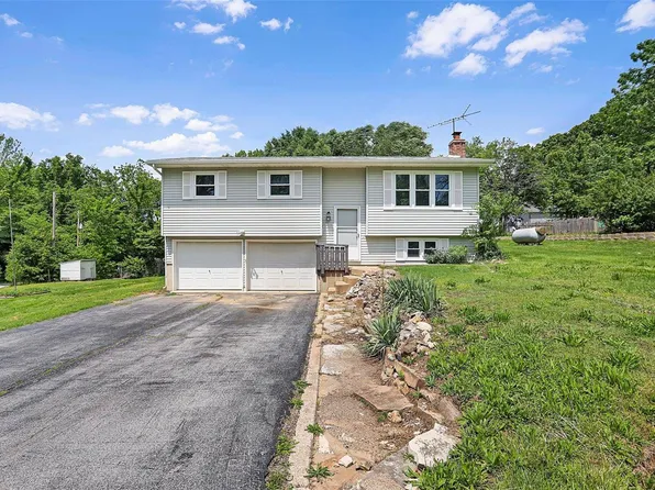 3883 1st St, Pacific, MO 63069