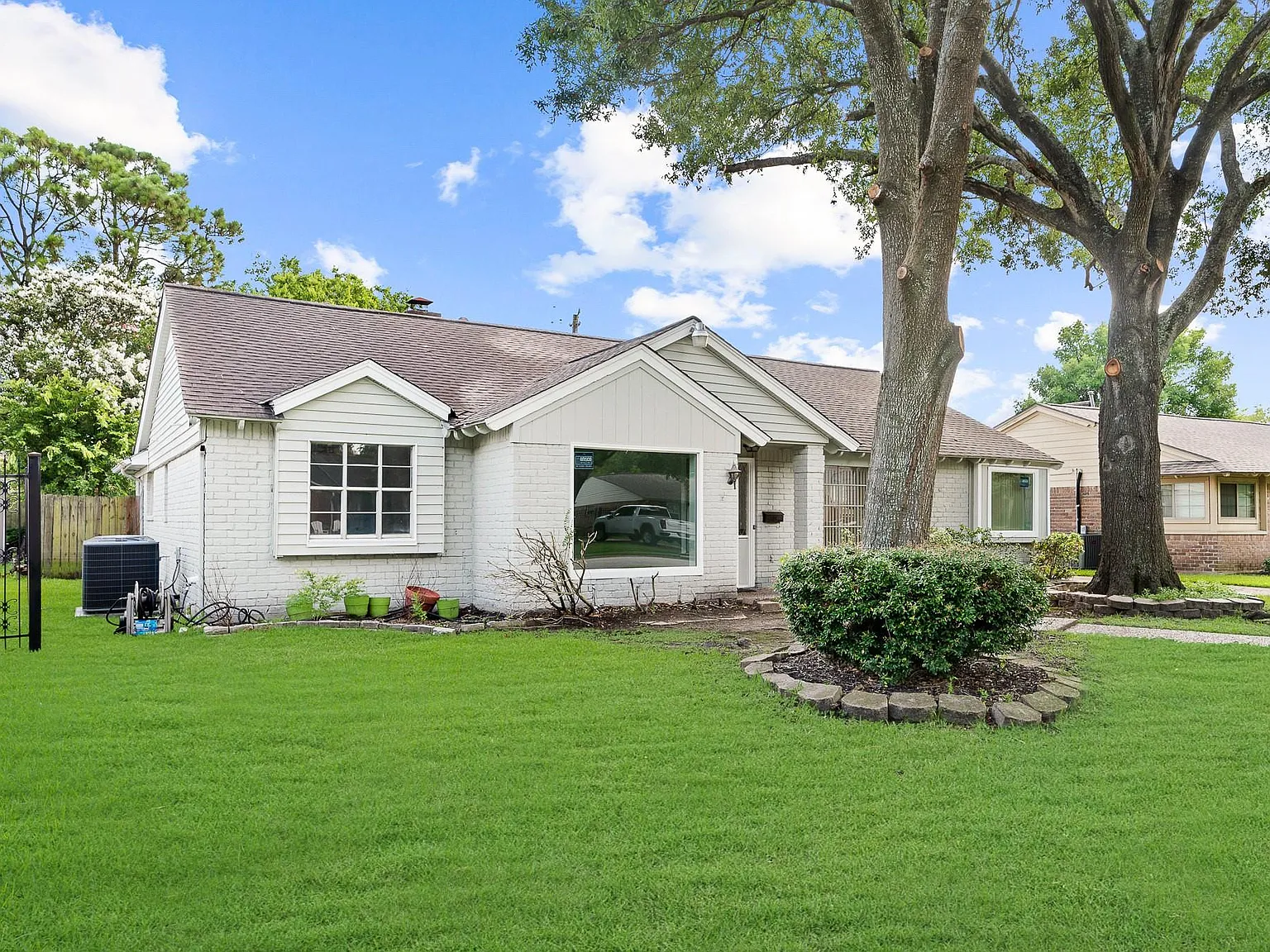 3 bed, 2.5 bath, 2048 sqft, $2,600 — Photo 1