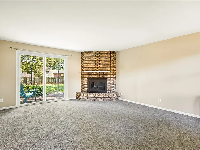 3735 Highcrest Rd — Photo 9