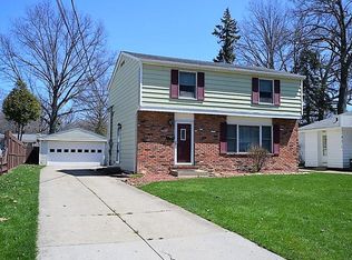 4423 Silverdale Rd, North Olmsted, OH
